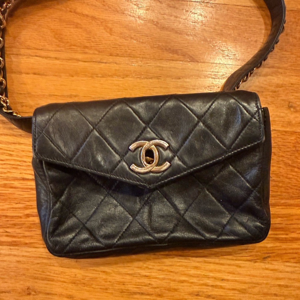 Preloved Authentic vintage Chanel quilted CC lambskin belt bag black - Picture 11 of 14